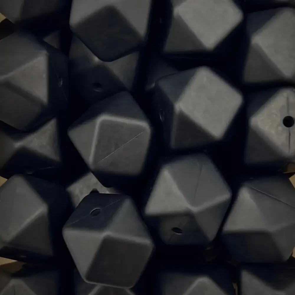 Silikonihelmi, hexagon 17mm musta